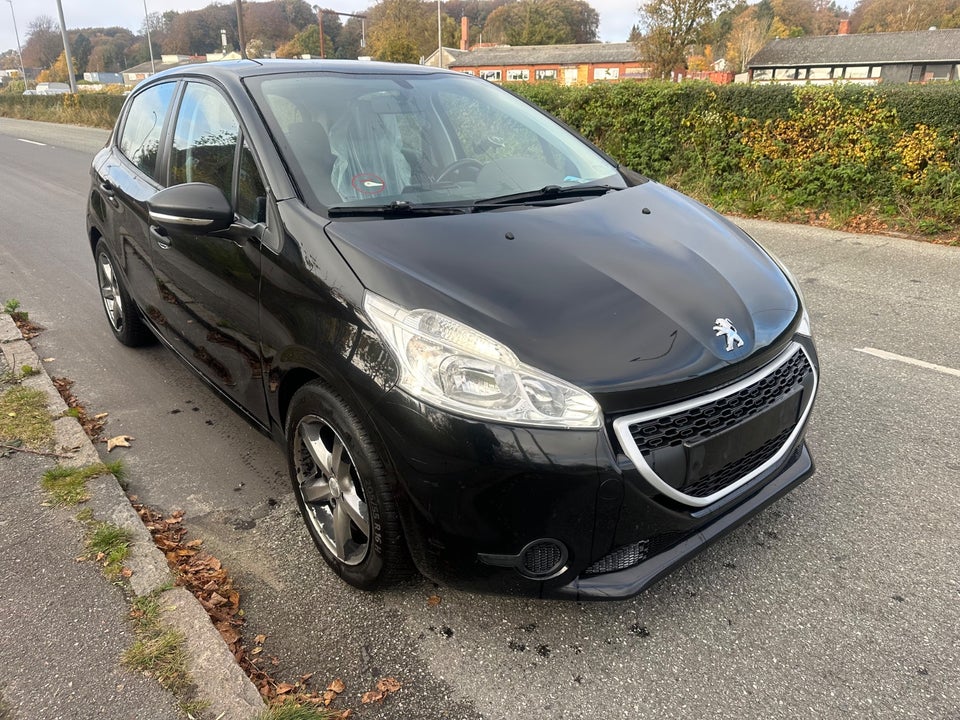 Peugeot 208 1,0 VTi Active 5d