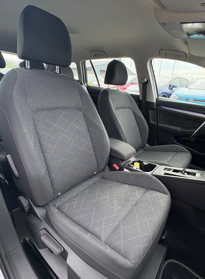 VW Golf VIII 1,5 eTSi 130 Life Variant DSG 5d