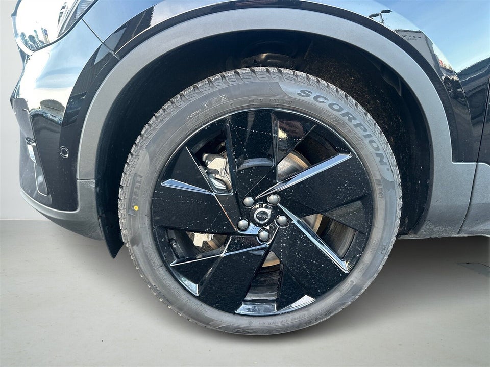 Volvo EX40 Extended Range Black Edition 5d