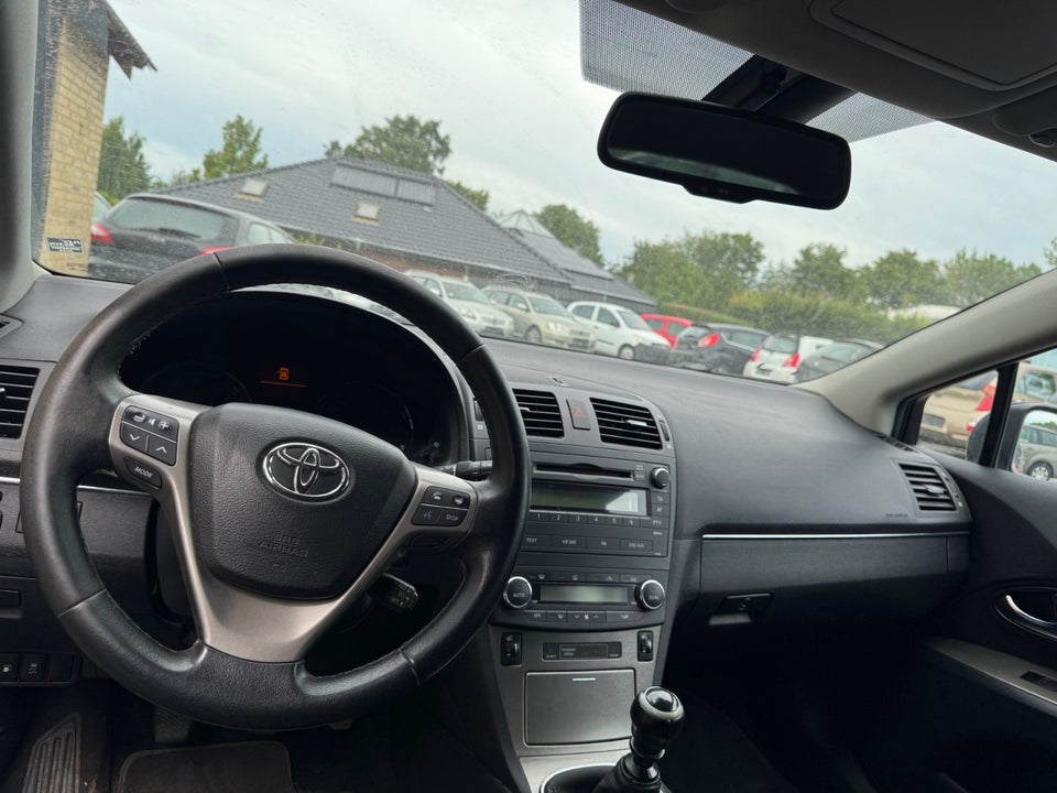Toyota Avensis 1,8 VVT-i T2 stc. 5d