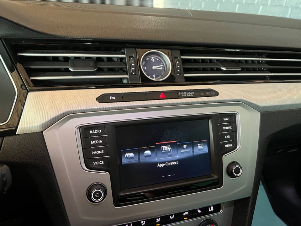 VW Passat 2,0 TDi 150 R-line Variant DSG 5d