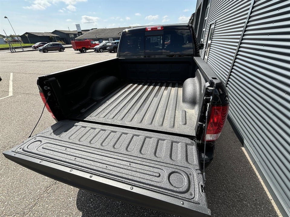 Dodge RAM 1500 5,7 V8 Hemi Classic Black aut. 4d