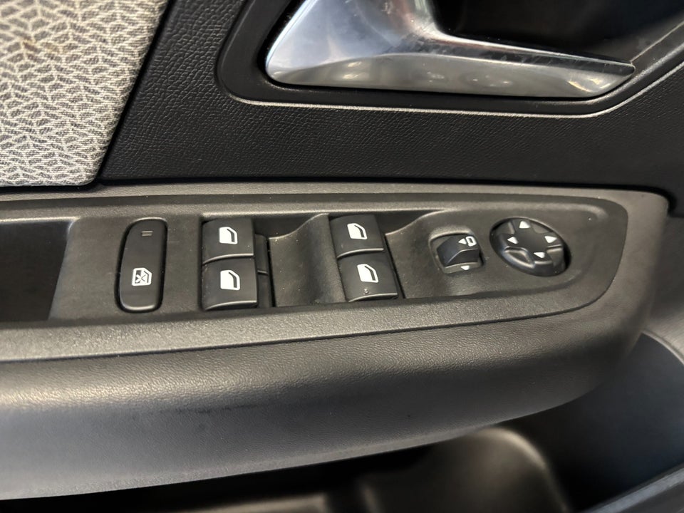 Citroën ë-C4 X 50 Shine 4d