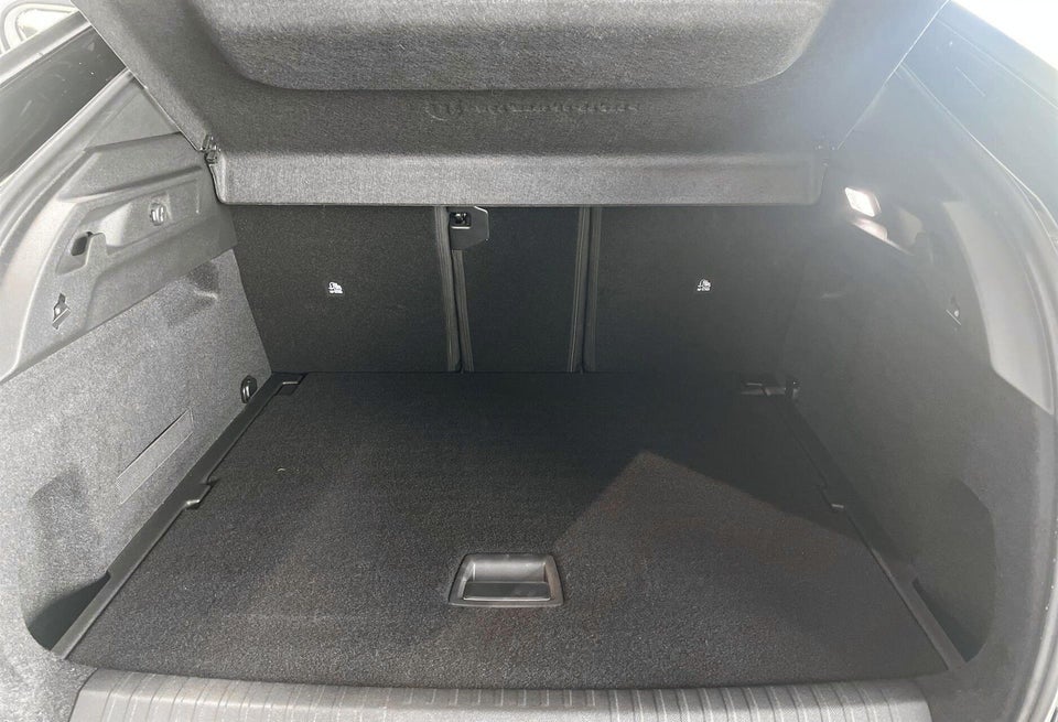 Peugeot e-3008 77 GT Pack 5d