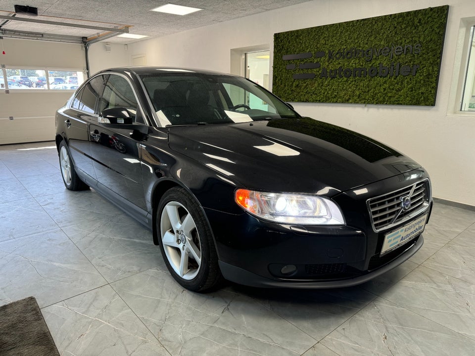 Volvo S80 2,5 T Momentum 4d