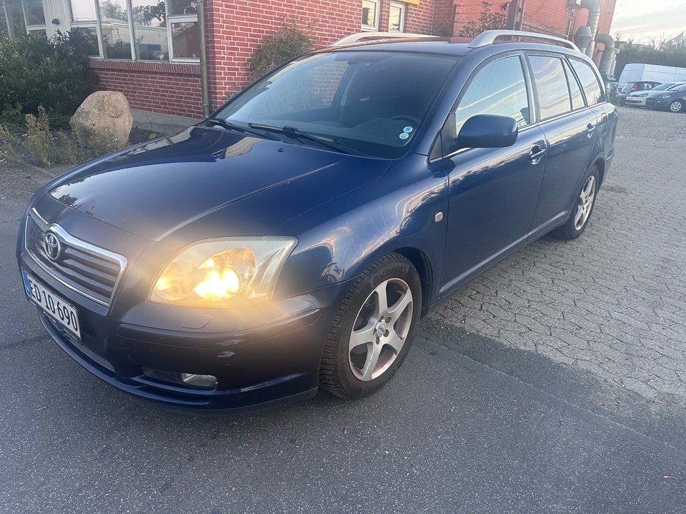 Toyota Avensis 1,8 VVT-i Elegance stc. 5d