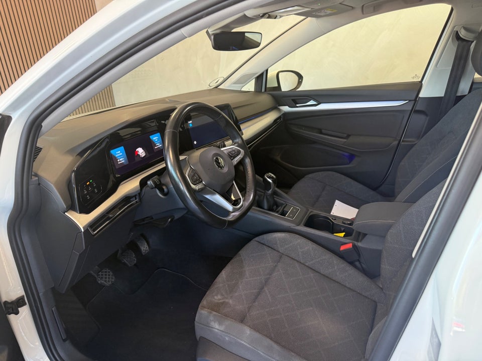 VW Golf VIII 1,5 TSi 130 1st Edition 5d
