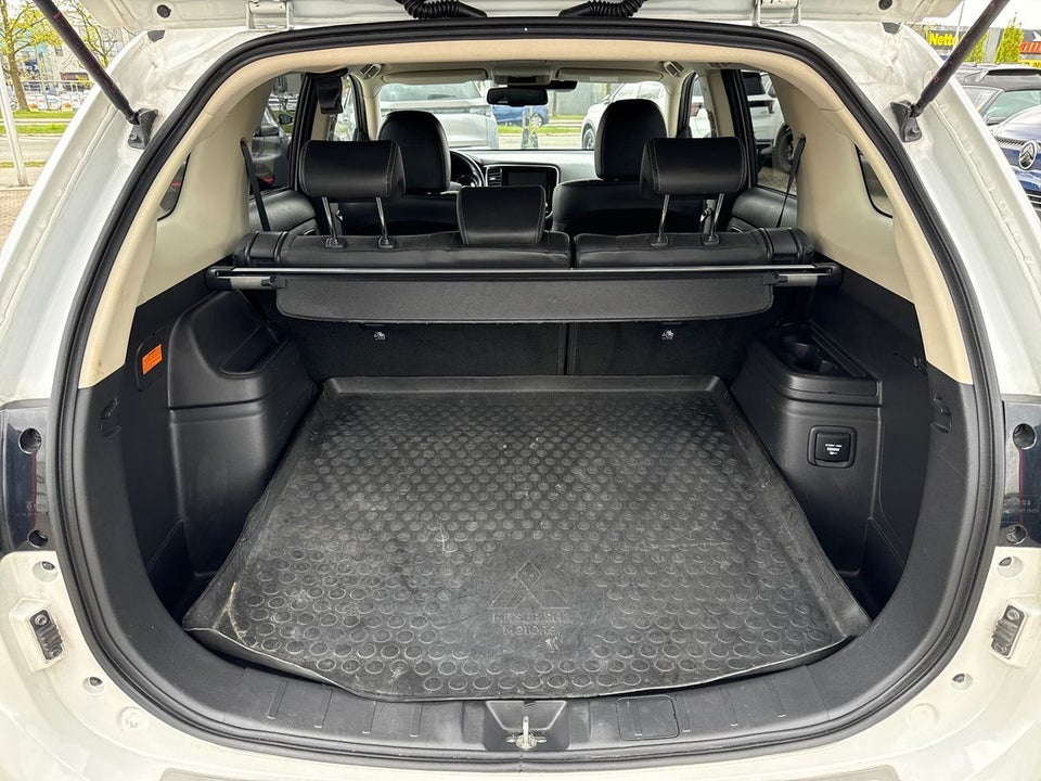 Mitsubishi Outlander 2,4 PHEV Intense CVT 4WD 5d