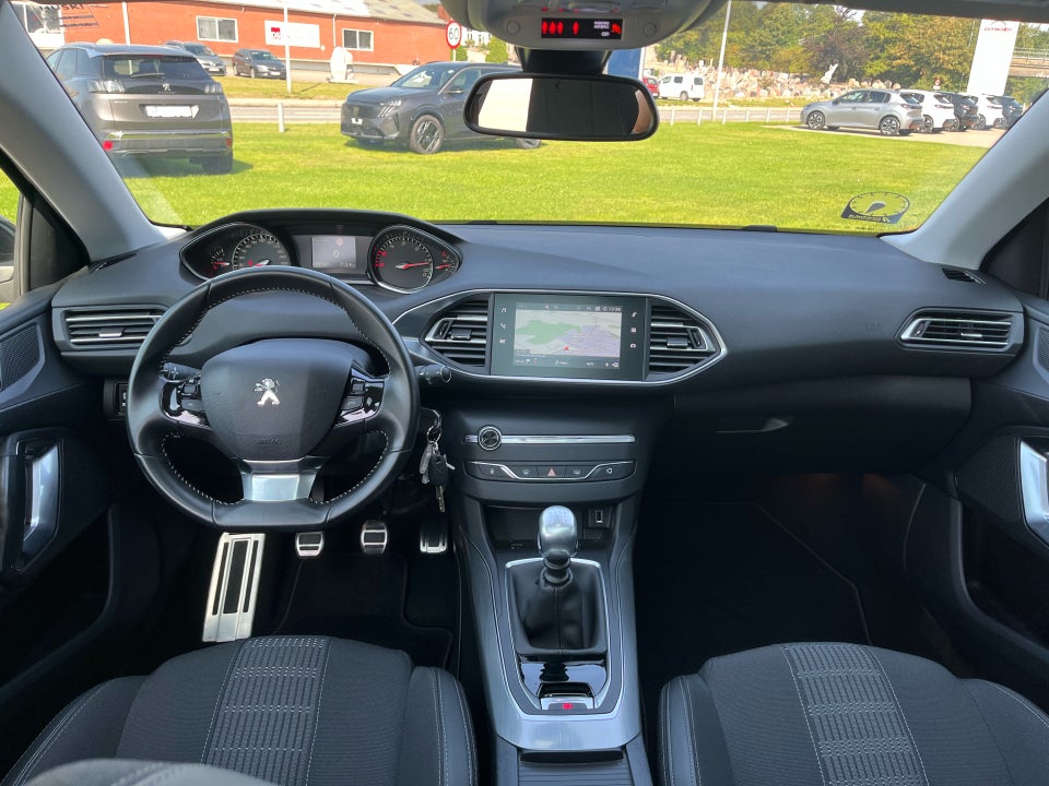 Peugeot 308 1,5 BlueHDi 130 Infinity 5d