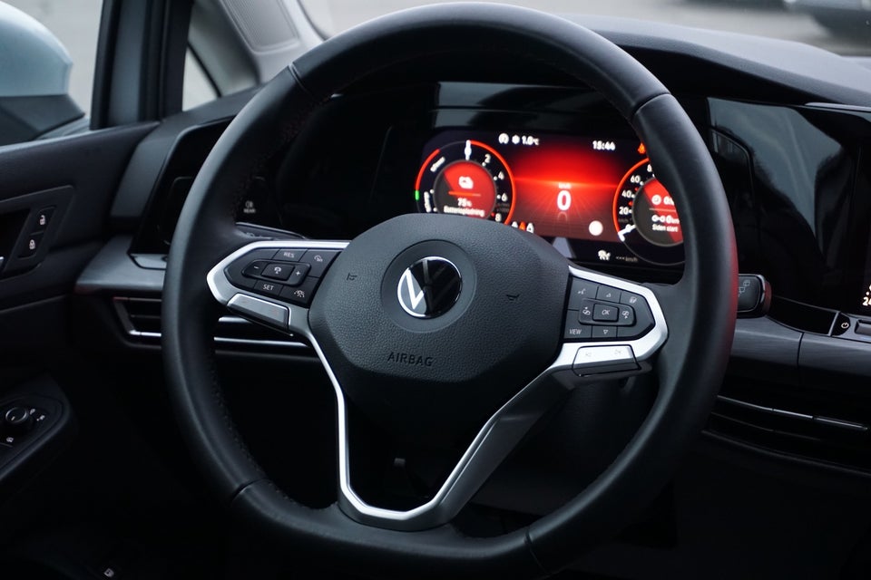 VW Golf VIII 1,4 eHybrid DSG 5d