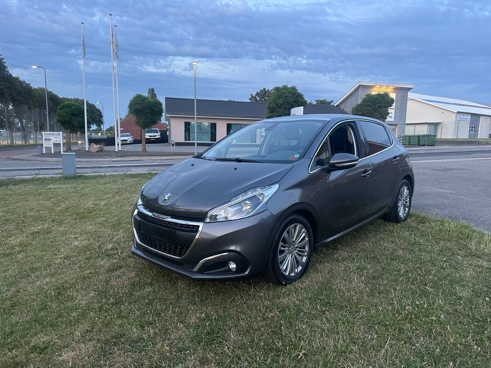 Peugeot 208 1,2 PureTech 82 Allure Sky 5d