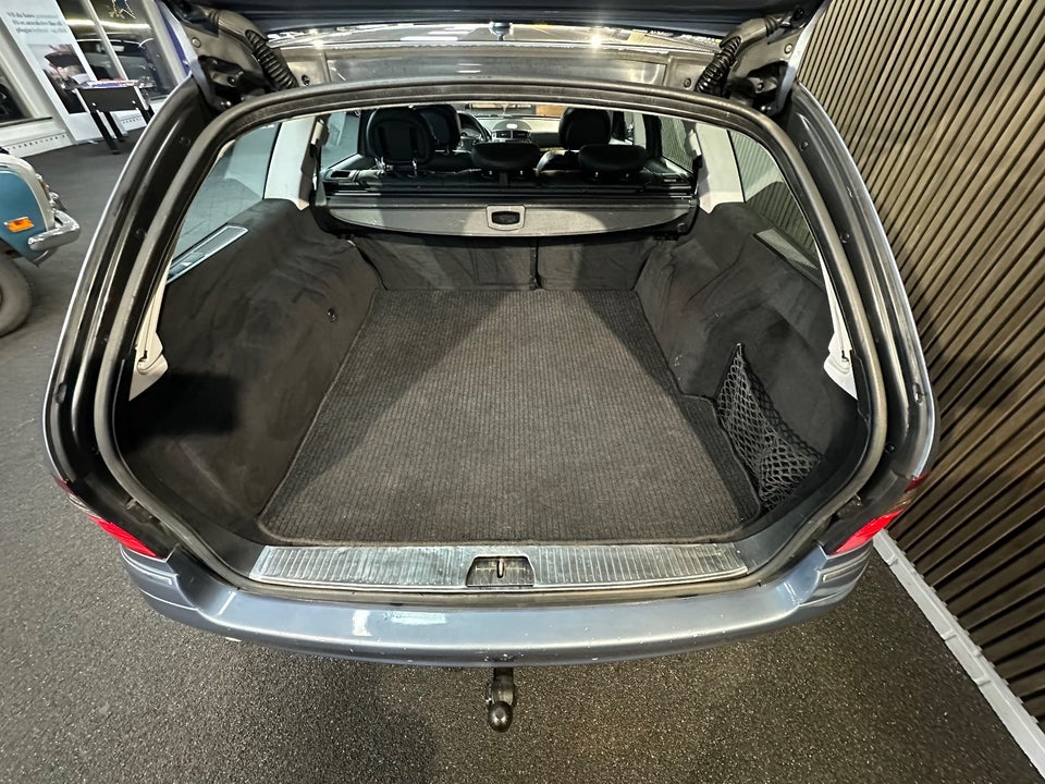 Mercedes E220 2,2 CDi Avantgarde stc. aut. 5d