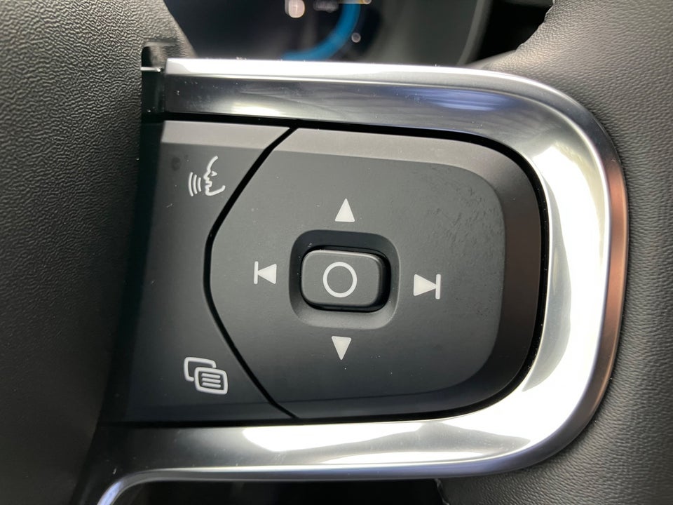 Volvo EX40 Extended Range Plus 5d