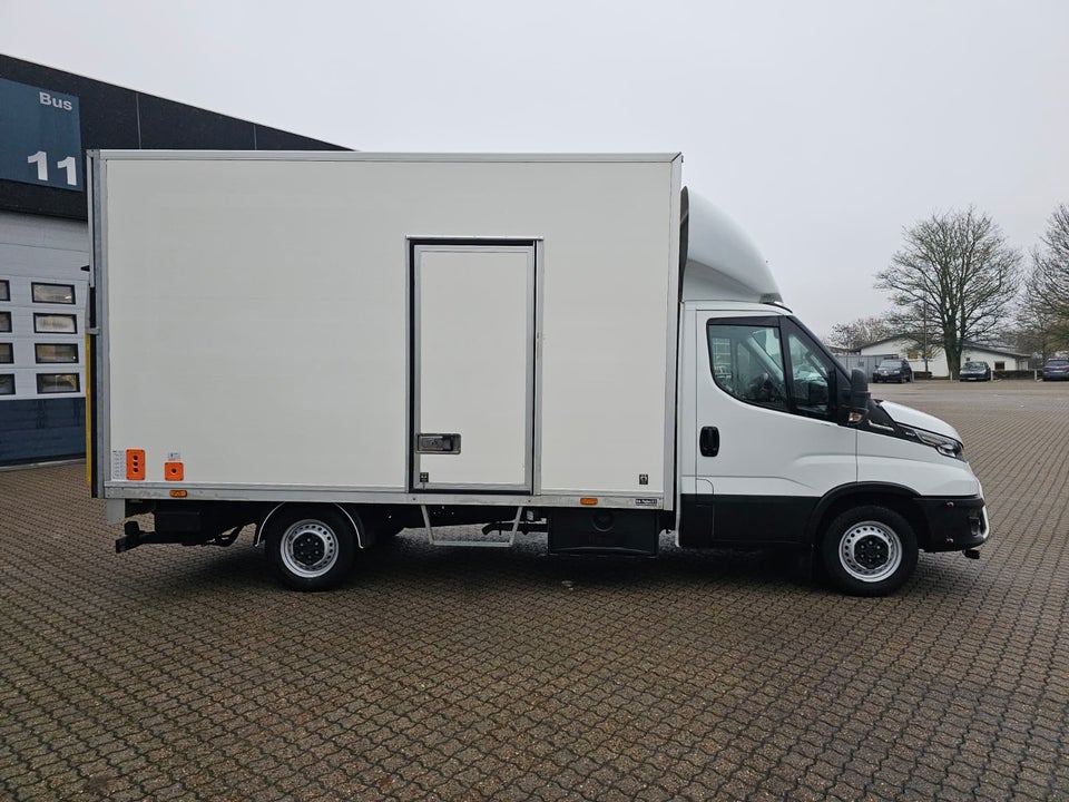 Iveco Daily 3,0 35S18 4100mm Box m/lift AG8