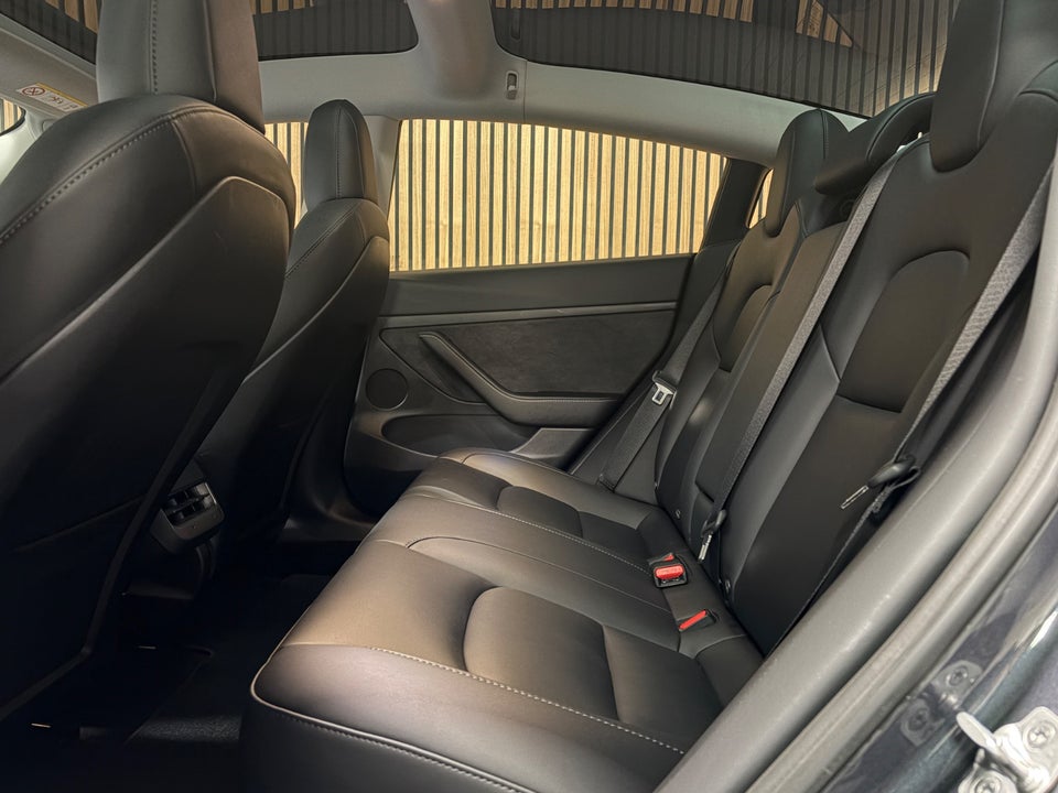 Tesla Model 3 Long Range RWD 4d