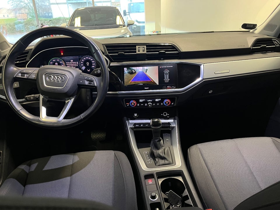 Audi Q3 45 TFSi e Attitude plus S-tr. 5d