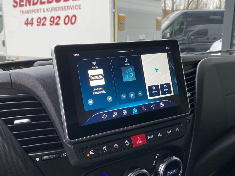 Iveco Daily 3,0 35S18 4100mm Box m/lift AG8