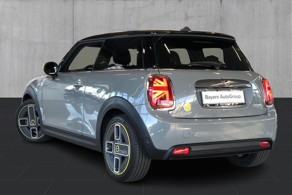 MINI Cooper SE Essential 3d