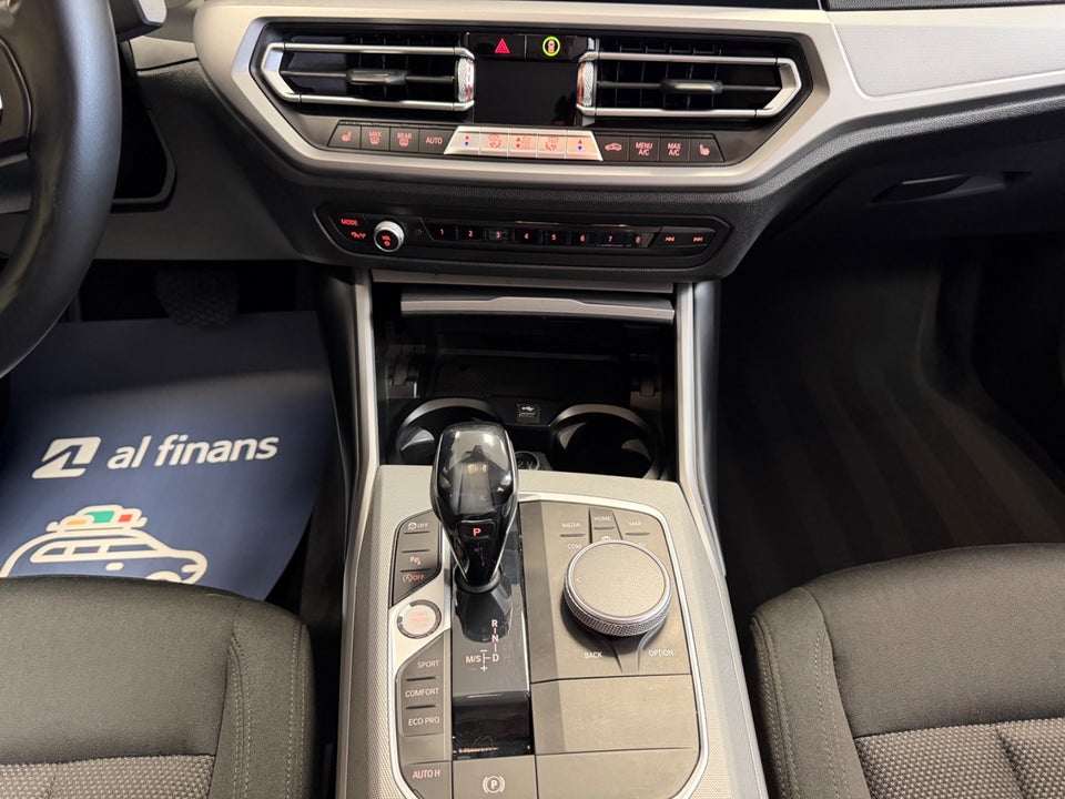 BMW 320i 2,0 Connected aut. 4d