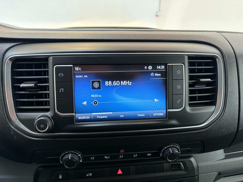 Toyota ProAce 2,0 D 122 Medium Comfort Master aut. 5d