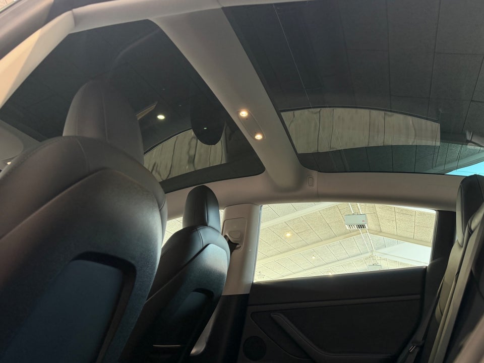 Tesla Model 3 RWD 4d