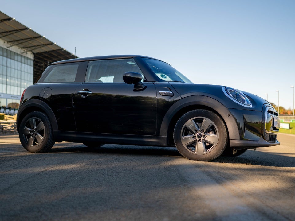 MINI Cooper SE Essential 3d