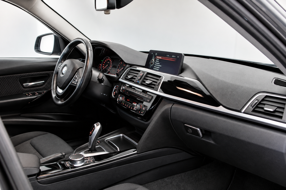 BMW 320d 2,0 Touring Advantage aut. 5d