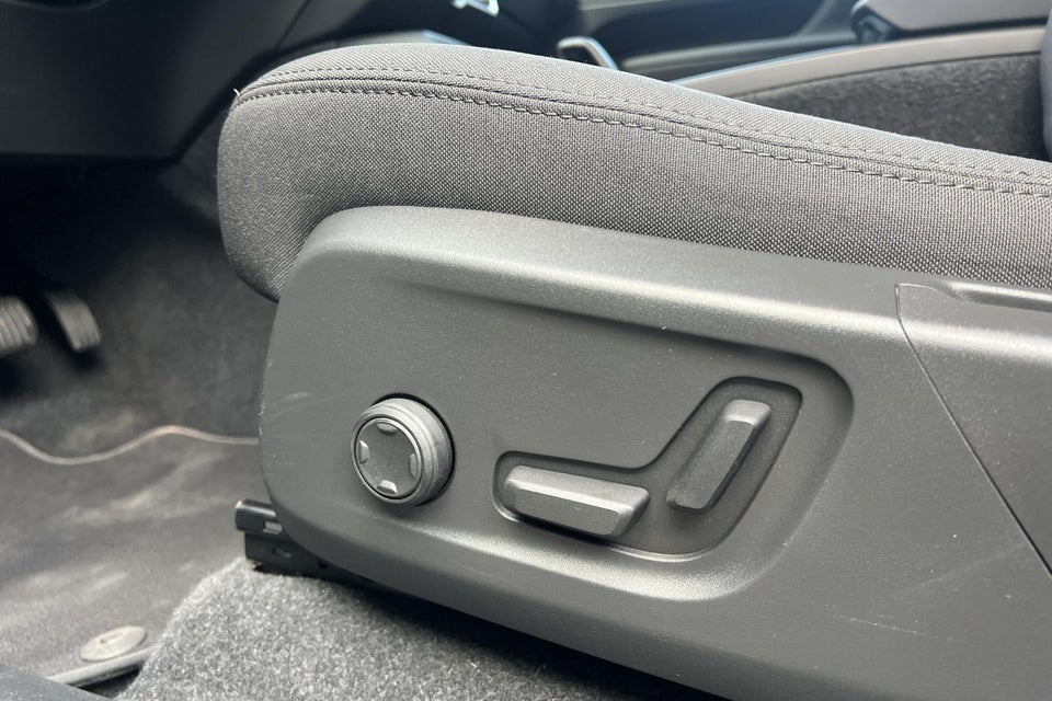 Volvo EX40 Extended Range Plus 5d