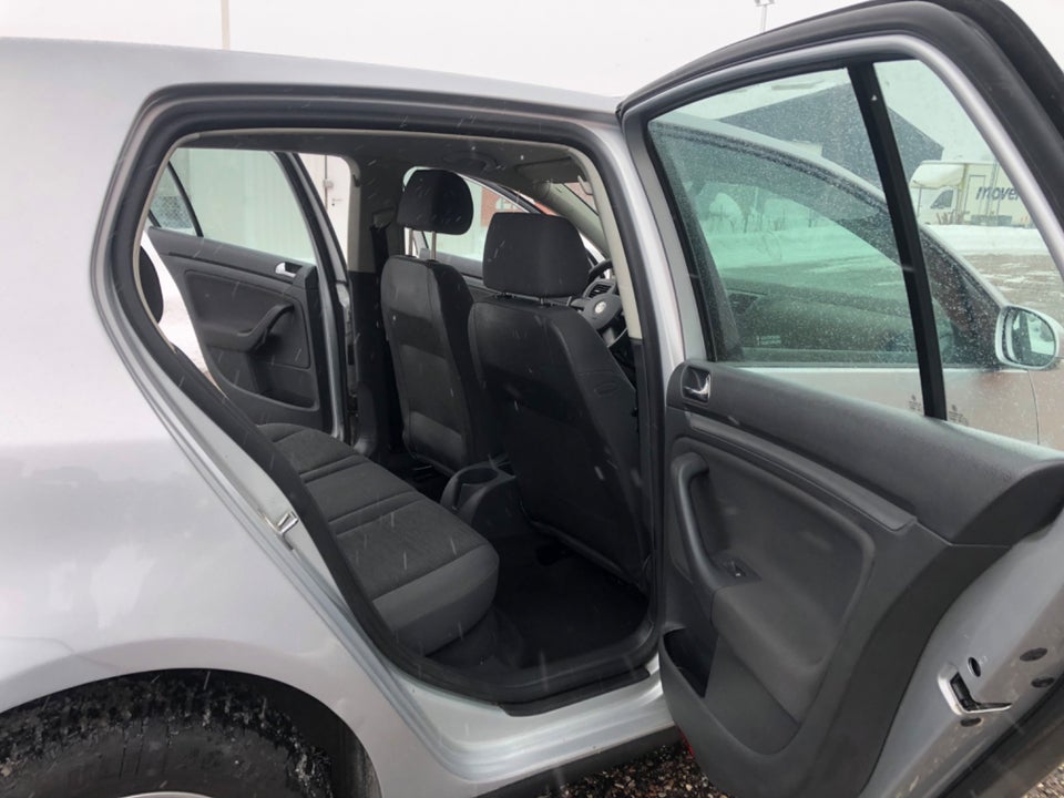 VW Golf V 1,6 Comfortline 5d