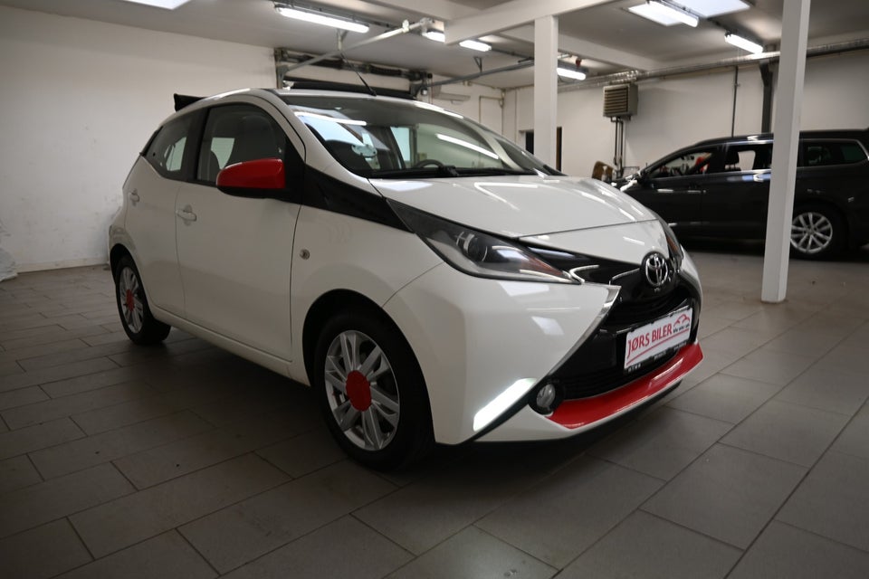 Toyota Aygo 1,0 VVT-i x-wave Sky 5d