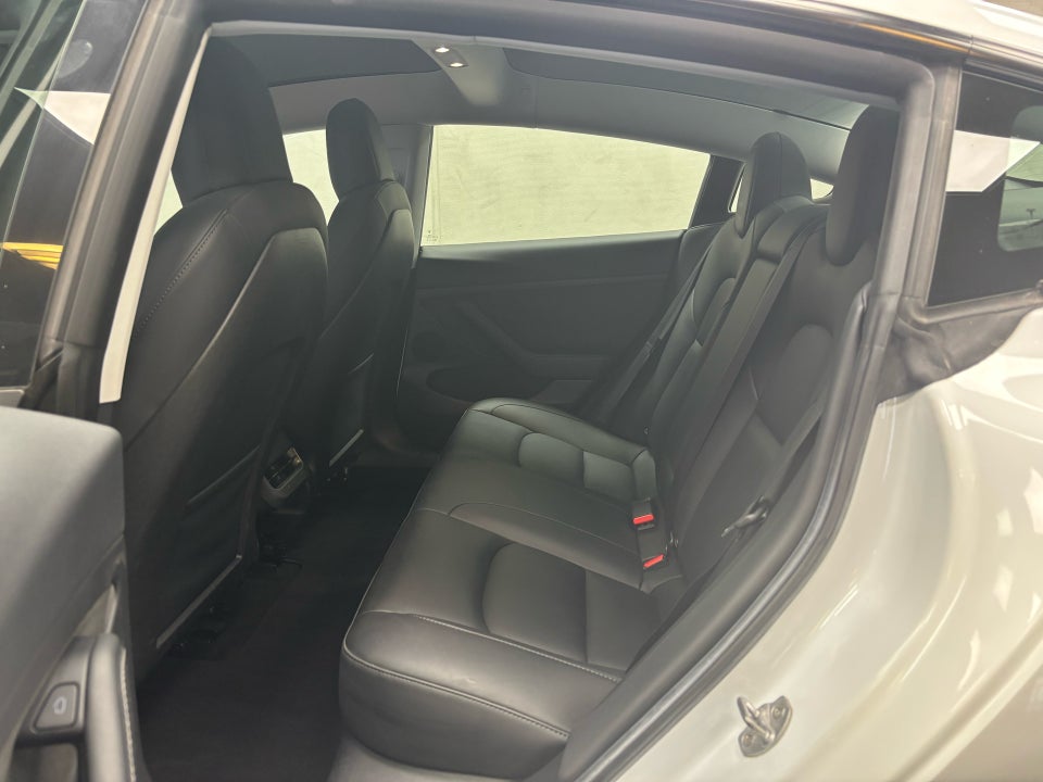 Tesla Model 3 RWD 4d