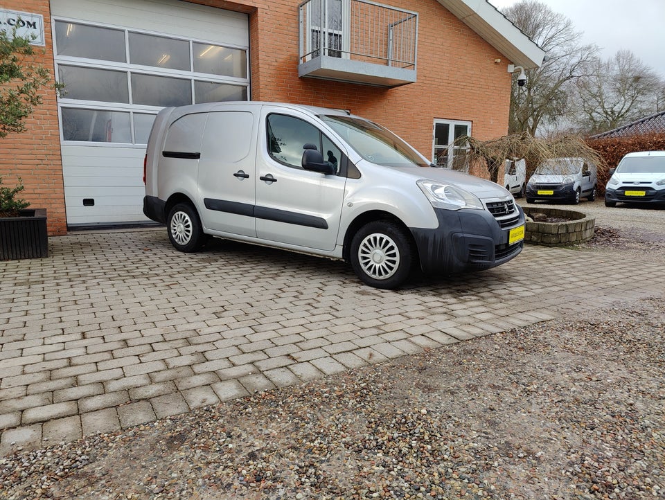 Peugeot Partner 1,6 BlueHDi 100 L2 Flex Van 5d