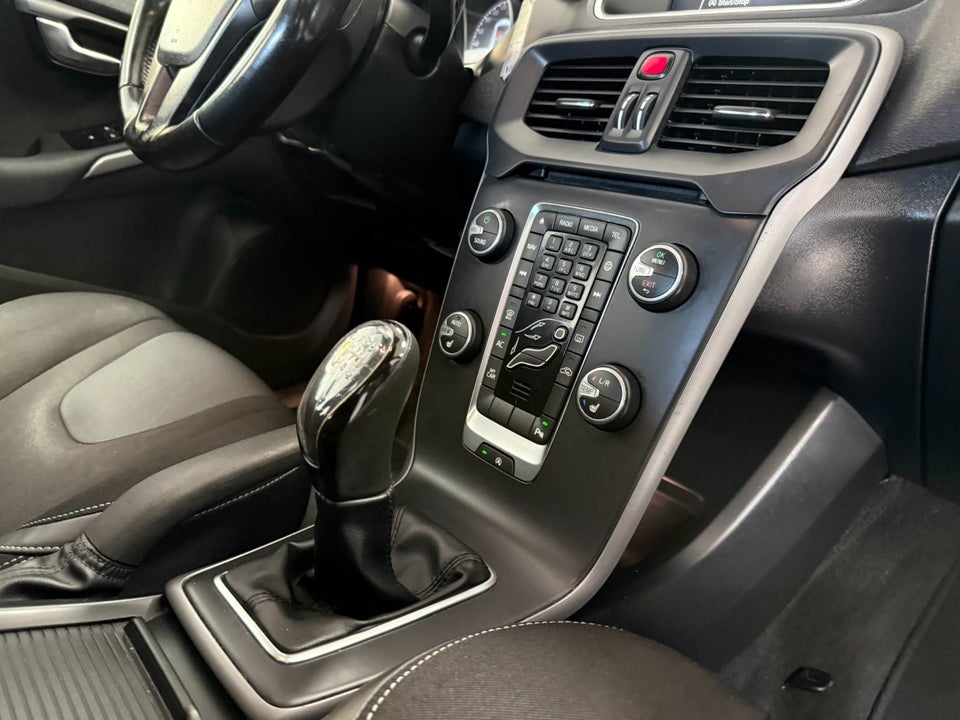 Volvo V40 1,6 D2 115 Kinetic Drive-E 5d