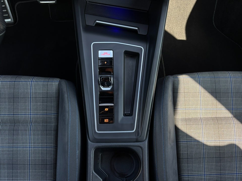 VW Golf VIII 1,4 GTE DSG 5d