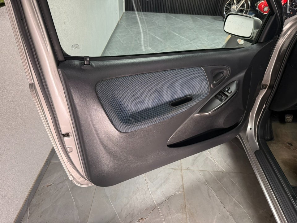 Toyota Yaris 1,3 Luna 3d