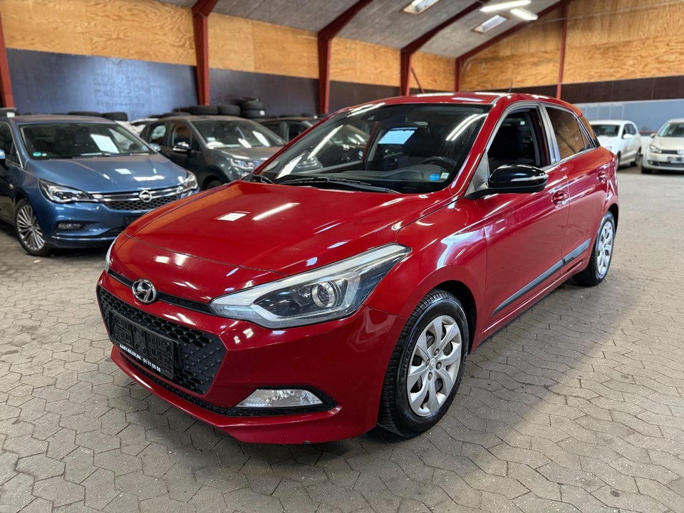 Hyundai i20 1,25 Black Life 5d