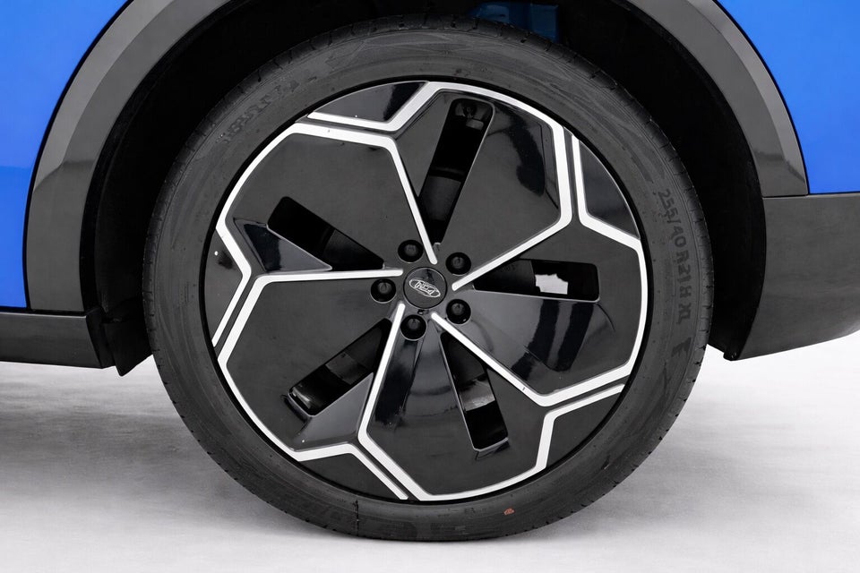 Ford Capri 77 Premium Extended Range 5d