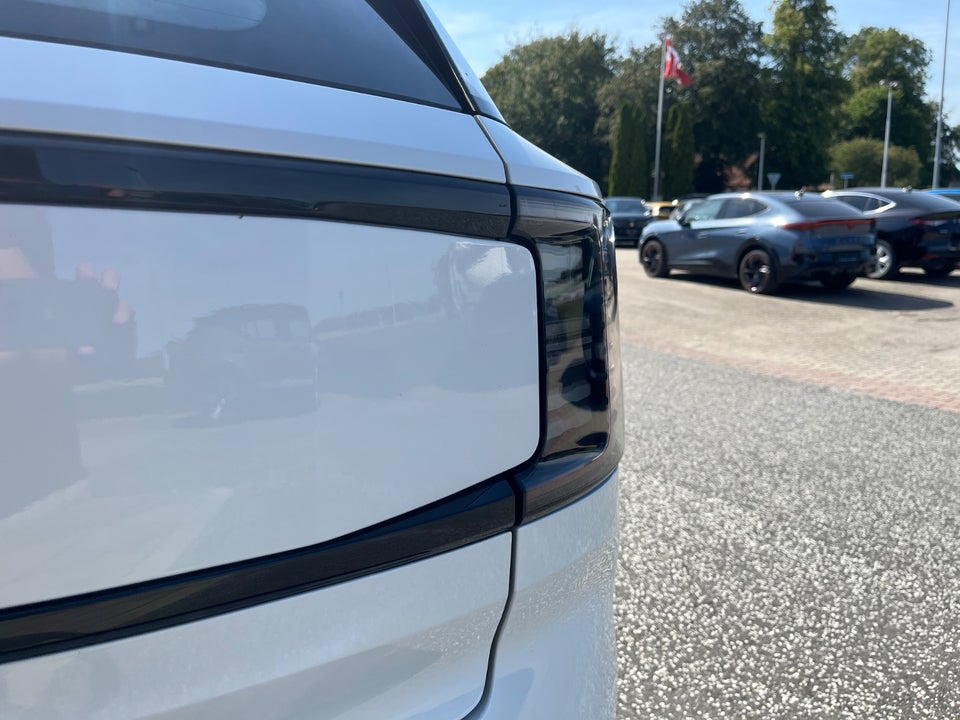 Volvo EX30 Extended Range Plus 5d