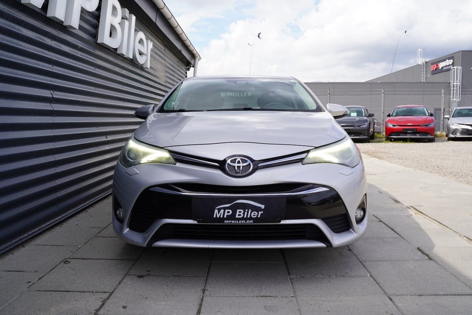 Toyota Avensis 1,8 VVT-i T2 Executive 4d