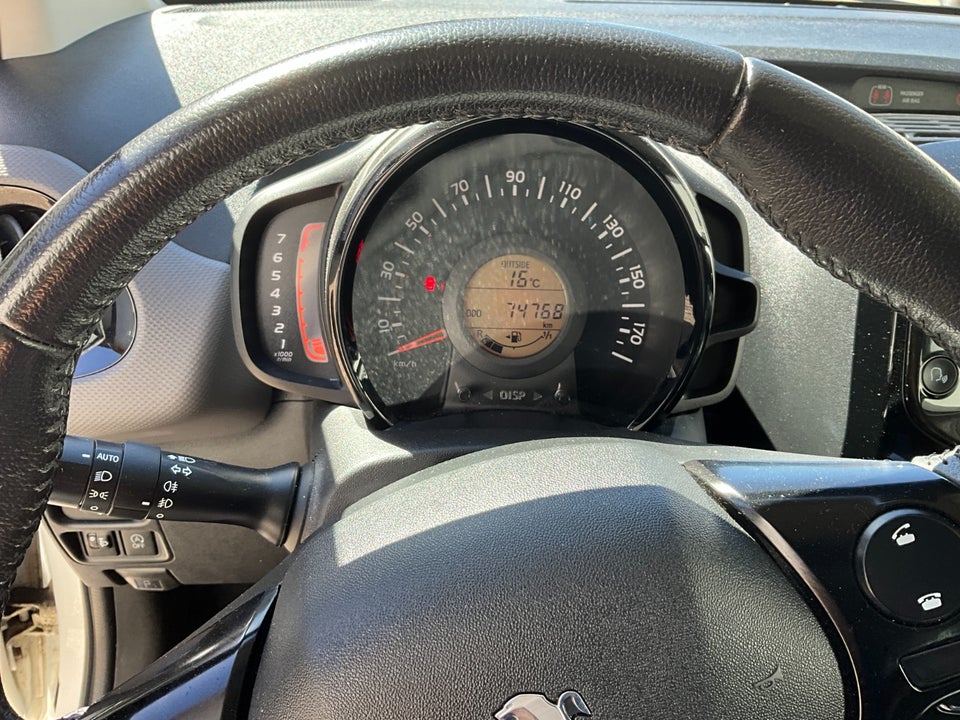 Peugeot 108 1,0 e-VTi 72 Selection Tech 5d