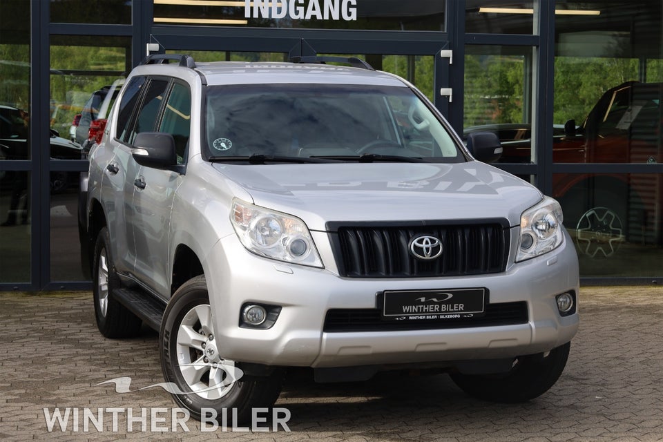 Toyota Land Cruiser 3,0 D-4D T2 aut. Van 5d
