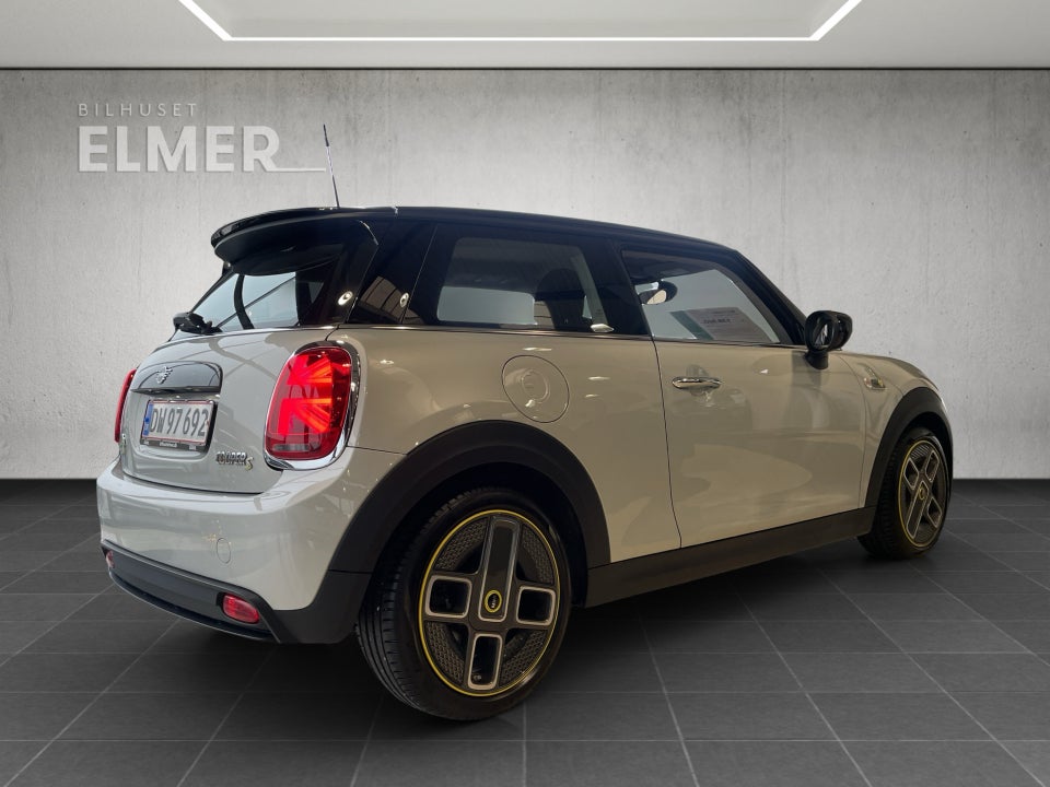 MINI Cooper SE Essential 3d