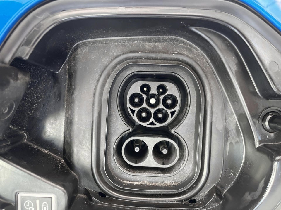 Peugeot e-208 50 GT Sky 5d