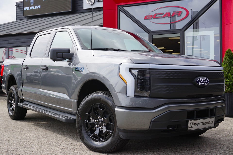 Ford F-150 Lightning XLT Standard Range 4d