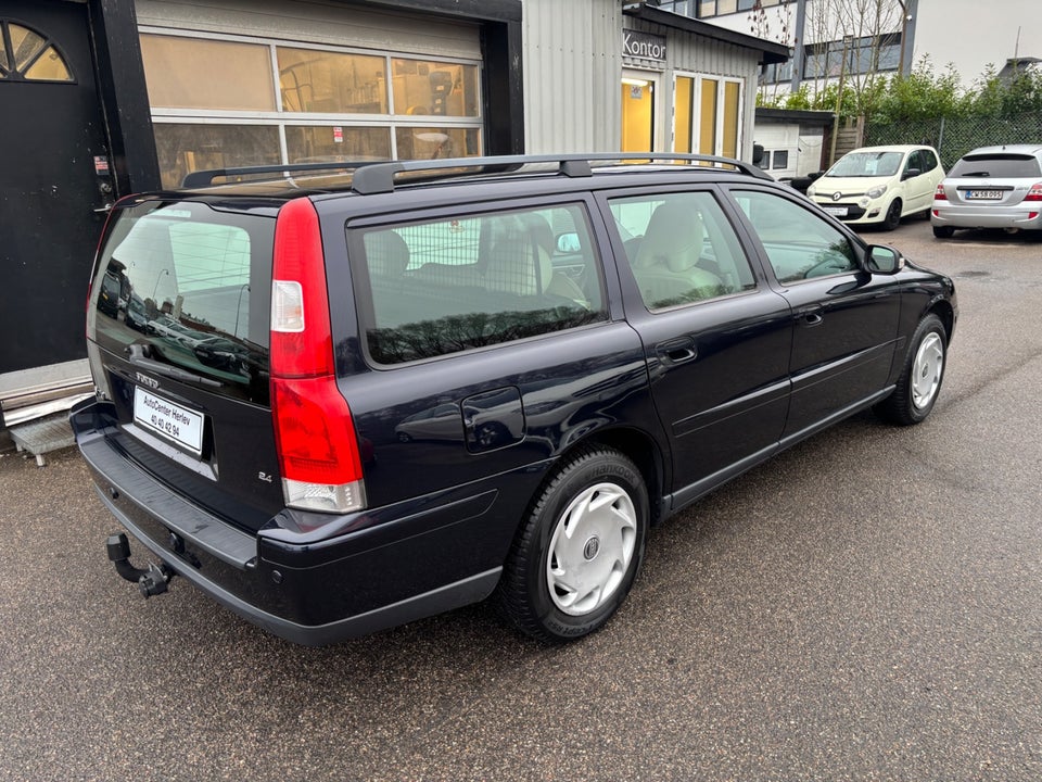 Volvo V70 2,4 140 Momentum aut. 5d