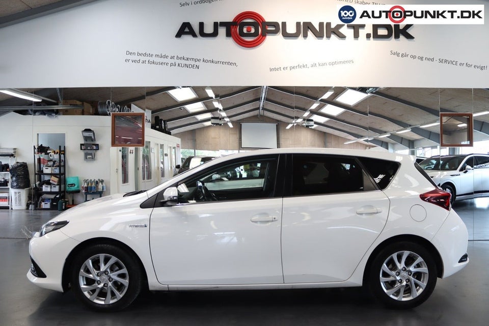 Toyota Auris 1,8 Hybrid H2+ CVT 5d