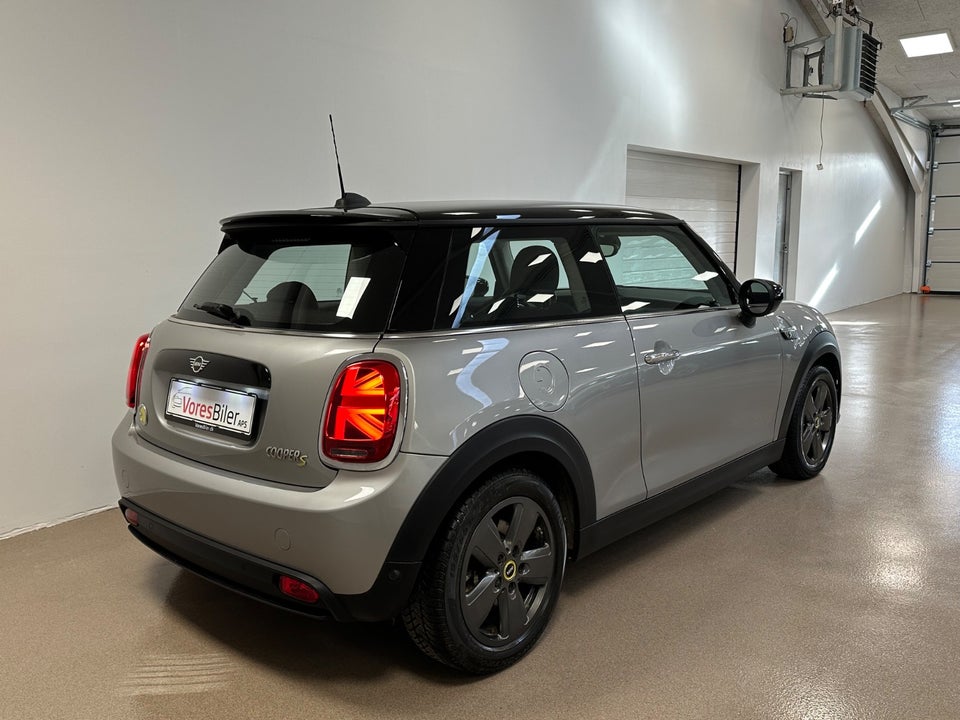 MINI Cooper SE Essential 3d
