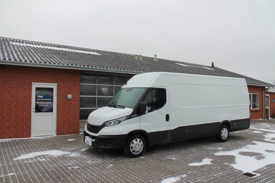 Iveco Daily 2,3 35S16 18m³ Van AG8