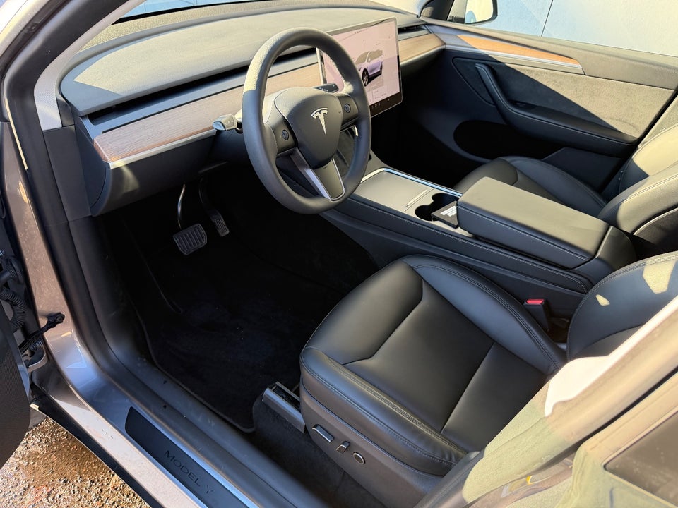 Tesla Model Y Long Range AWD 5d