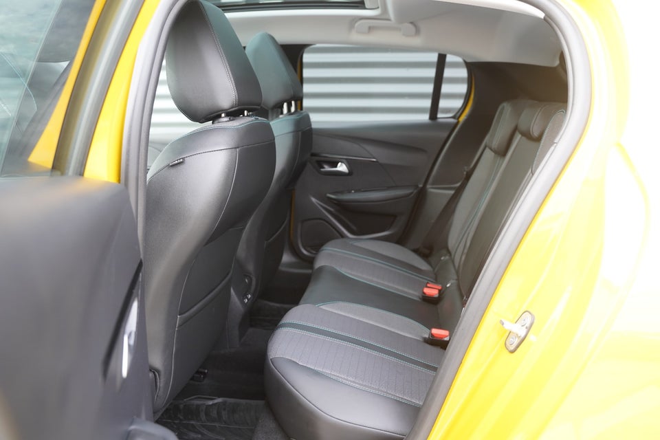 Peugeot 208 1,2 PureTech 100 Allure Sky 5d